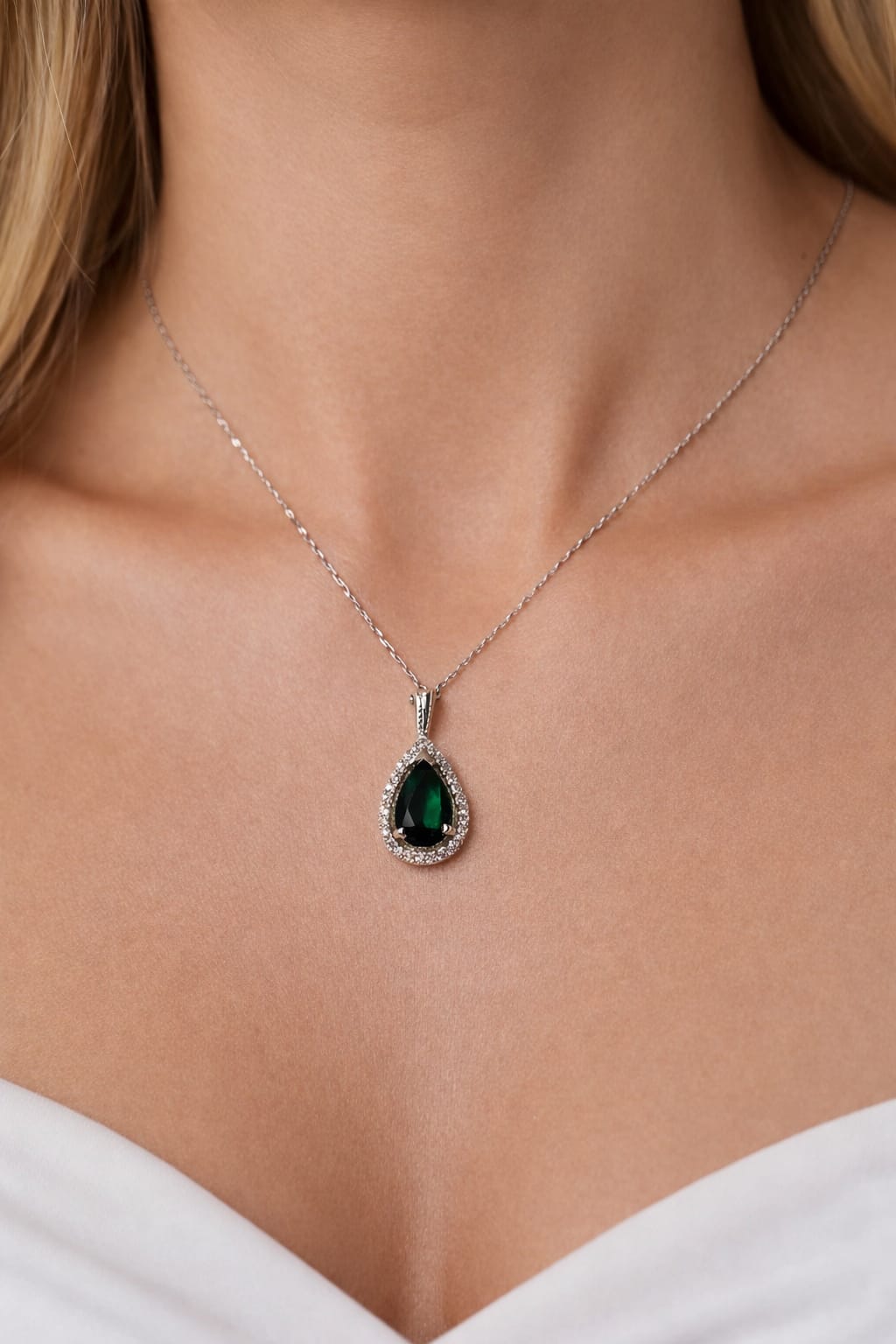 Emerald Drop Elegance – 925 Ayar Gümüş